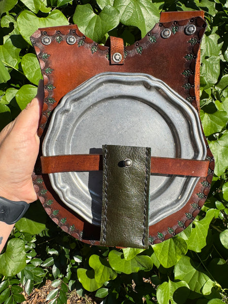 Brown Leaf Dining Set w/ Belt Holster