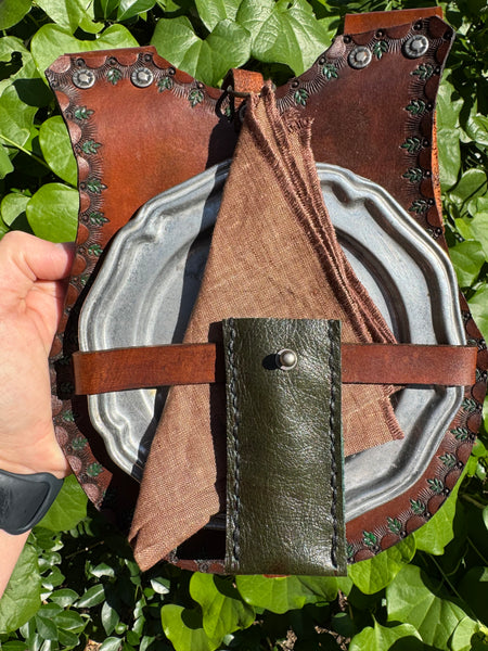 Brown Leaf Dining Set w/ Belt Holster