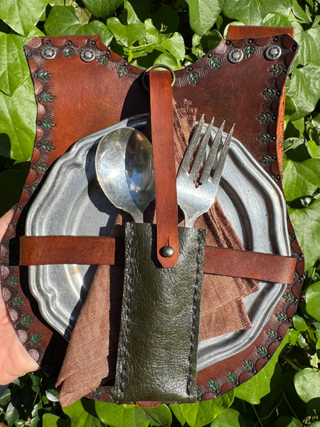 Brown Leaf Dining Set w/ Belt Holster