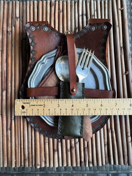Brown Leaf Dining Set w/ Belt Holster