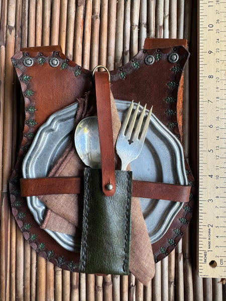 Brown Leaf Dining Set w/ Belt Holster